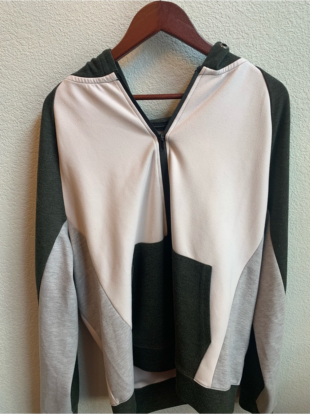Aeropostale Colorblock Half-Zip Hoodie in White, Dark Green & Gray